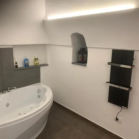 Casa A Cola Rocchetta Nervina