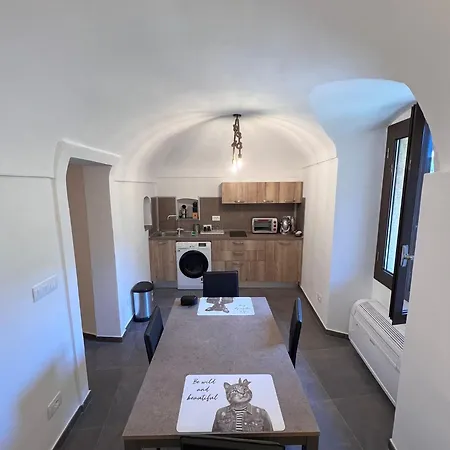 Casa A Cola Rocchetta Nervina