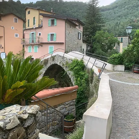 Casa A Cola * Rocchetta Nervina