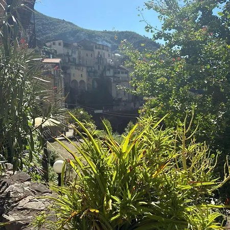 Casa A Cola * Rocchetta Nervina